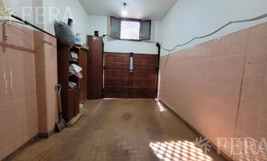 Venta casa de 5 ambientes con cochera y quincho en Quilmes Oeste