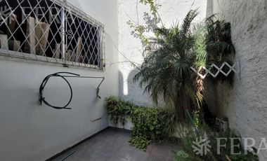 Venta casa de 5 ambientes con cochera y quincho en Quilmes Oeste
