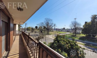 Venta casa de 5 ambientes con cochera y quincho en Quilmes Oeste