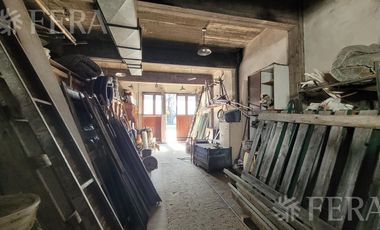 Venta casa de 5 ambientes con cochera y quincho en Quilmes Oeste