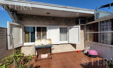 Venta casa de 5 ambientes con cochera y quincho en Quilmes Oeste
