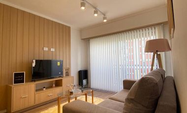 Departamento 2 amb al lateral con balcon corrido y cochera fija