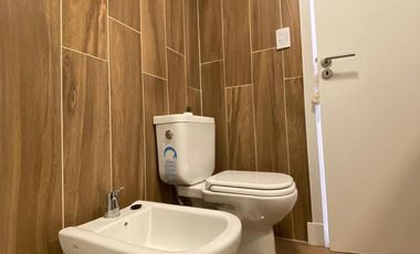 Departamento 2 amb al lateral con balcon corrido y cochera fija