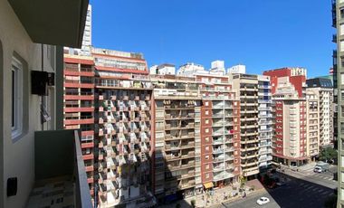Departamento 2 amb al lateral con balcon corrido y cochera fija