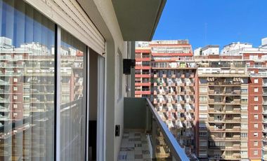 Departamento 2 amb al lateral con balcon corrido y cochera fija