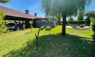 Hermosa casa 5 ambientes a la venta  en Campos de Echeverria, Canning