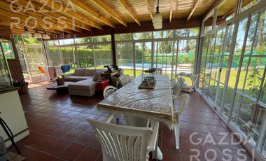 Hermosa casa 5 ambientes a la venta  en Campos de Echeverria, Canning