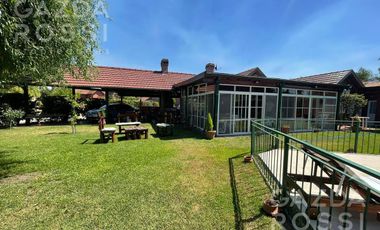 Hermosa casa 5 ambientes a la venta  en Campos de Echeverria, Canning