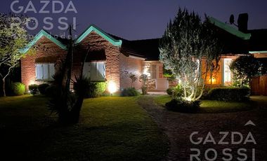 Hermosa casa 5 ambientes a la venta  en Campos de Echeverria, Canning
