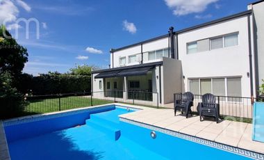 Hermosa Casa en Venta en La Horqueta de Echeverria