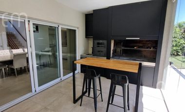 Hermosa Casa en Venta en La Horqueta de Echeverria