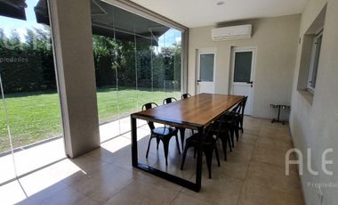 Hermosa Casa en Venta en La Horqueta de Echeverria
