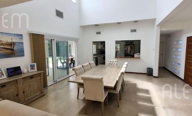 Hermosa Casa en Venta en La Horqueta de Echeverria