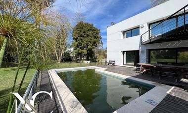 Casa en venta en Abril Club De Campo