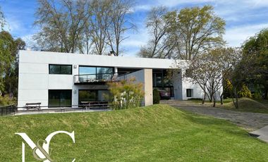 Casa en venta en Abril Club De Campo