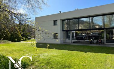 Casa en venta en Abril Club De Campo