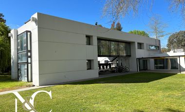 Casa en venta en Abril Club De Campo