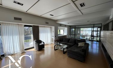 Casa en venta en Abril Club De Campo