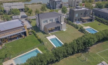 Casa En El Canton -  Barrio  Puerto PG