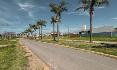 Terreno sobre Bv. Mitre y en esquina en Funes City