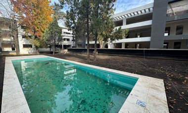 Departamento en complejo en Parque Leloir a la venta