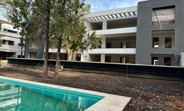 Departamento en complejo en Parque Leloir a la venta