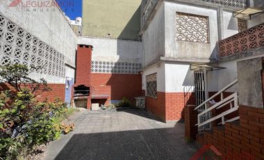 VENTA URGENTE EN BLOCK- DOCUMENTACION AL DIA - OPORTUNIDAD - CASA MULTIFAMILIAR