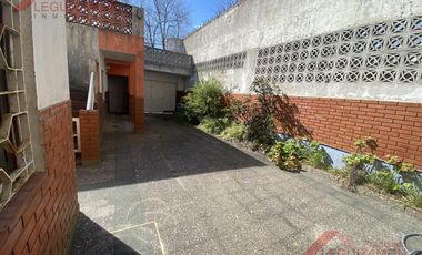 VENTA URGENTE EN BLOCK- DOCUMENTACION AL DIA - OPORTUNIDAD - CASA MULTIFAMILIAR