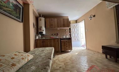VENTA URGENTE EN BLOCK- DOCUMENTACION AL DIA - OPORTUNIDAD - CASA MULTIFAMILIAR