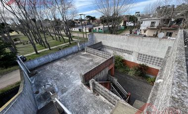 VENTA URGENTE EN BLOCK- DOCUMENTACION AL DIA - OPORTUNIDAD - CASA MULTIFAMILIAR