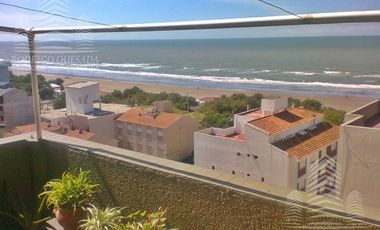 Mono ambiente en muy buen estado con balcon-terraza!