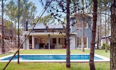 Casa en  Costa Esmeralda 5 ambientes lote 1052 m