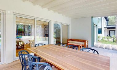 Casa en  Costa Esmeralda 5 ambientes lote 1052 m