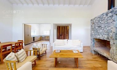 Casa en  Costa Esmeralda 5 ambientes lote 1052 m