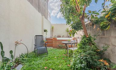 PH en  venta 3 ambientes al frente con Jardin y pileta.