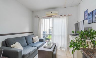 PH en  venta 3 ambientes al frente con Jardin y pileta.