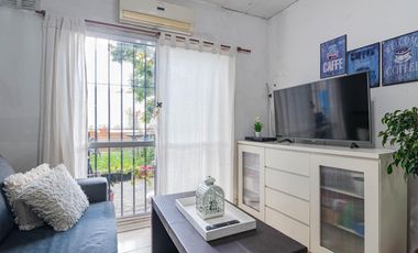 PH en  venta 3 ambientes al frente con Jardin y pileta.