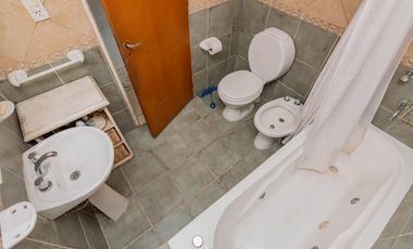 PH en  venta 3 ambientes al frente con Jardin y pileta.