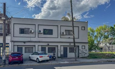 PH en  venta 3 ambientes al frente con Jardin y pileta.