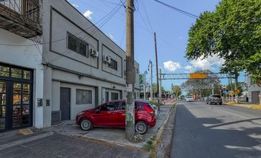 PH en  venta 3 ambientes al frente con Jardin y pileta.