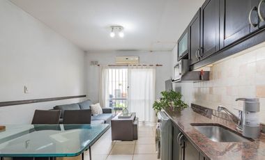 PH en  venta 3 ambientes al frente con Jardin y pileta.