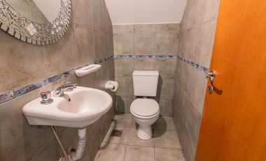 PH en  venta 3 ambientes al frente con Jardin y pileta.