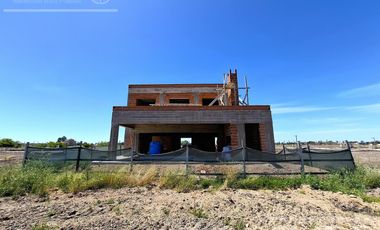 Casa 5 ambientes en obra en venta en Puerto Nizuc - Guillermo Hudson - Financiación