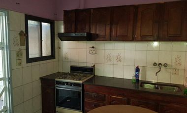 Casa al frente, Laprida a 2 cuadras Calchaqui