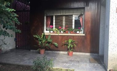 Casa en venta - 2 Dormitorios 2 Baños - Cochera - 383Mts2 - Ituzaingó