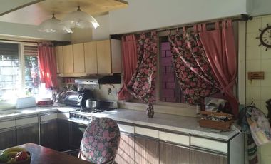 Casa en venta - 2 Dormitorios 2 Baños - Cochera - 383Mts2 - Ituzaingó