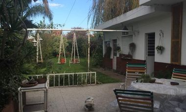 Casa en venta - 2 Dormitorios 2 Baños - Cochera - 383Mts2 - Ituzaingó