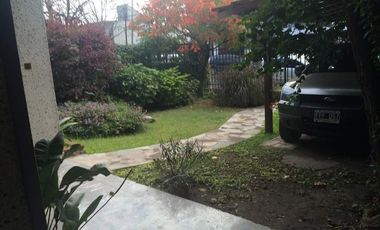 Casa en venta - 2 Dormitorios 2 Baños - Cochera - 383Mts2 - Ituzaingó