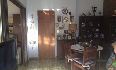 Casa en venta - 2 Dormitorios 2 Baños - Cochera - 383Mts2 - Ituzaingó