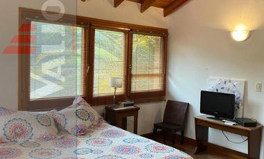 B° Colonia de Chacra, Exc. Casa 4 Dormitorios c/Jardín, Pileta, Cancha de Tenis!